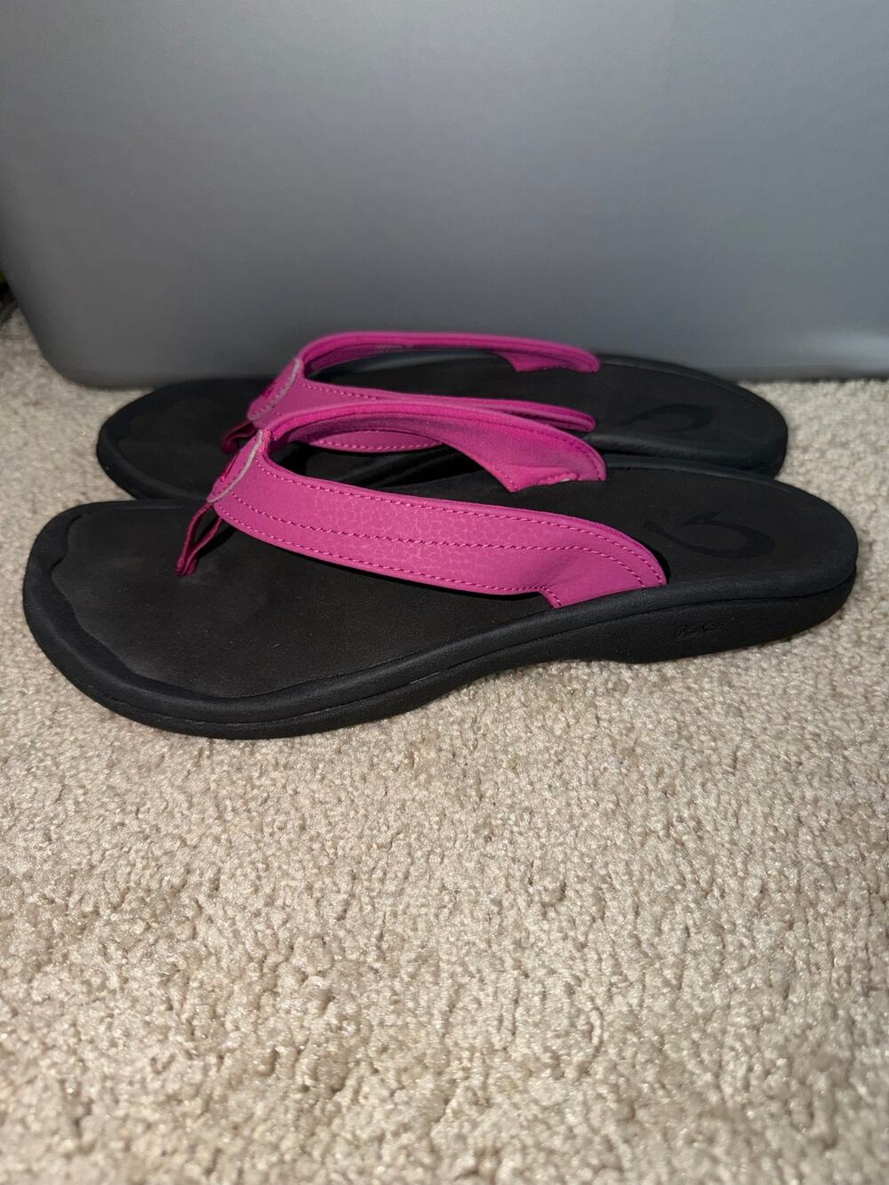 OluKai ‘Ohana Women’s Beach Sandals Orchid Flower/Black Size 9